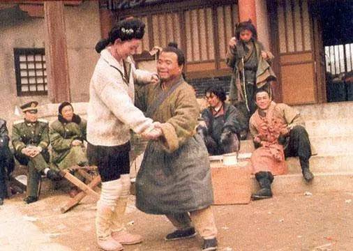 98年央视版《水浒传》的幕后珍贵照片,那时的演员太敬业,一代经典!