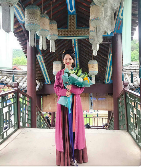 车永莉加盟《孤城闭》杀青 优雅女王化身古风美人