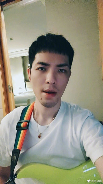 再展雨神实力!萧敬腾到上海参加活动,果然又下雨了