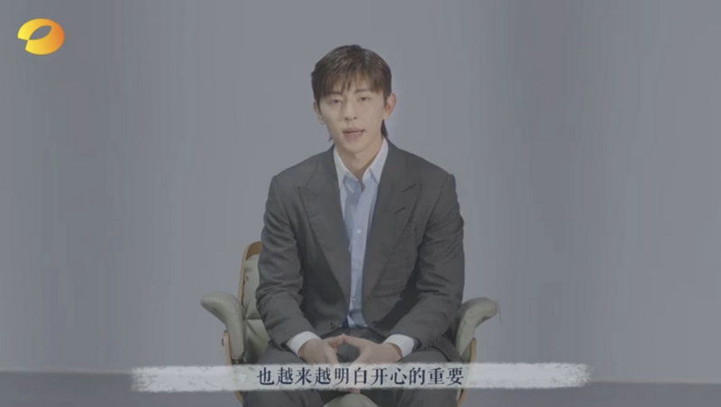 何炅主持《28岁的你》两度落泪 邓伦阚清子畅谈青年理想