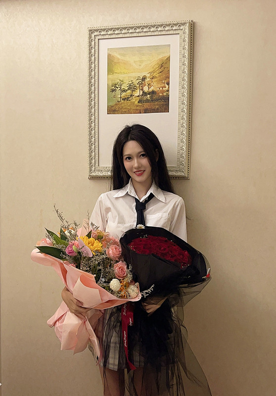 陆婷玉新剧《花戎》杀青 含泪告别角色