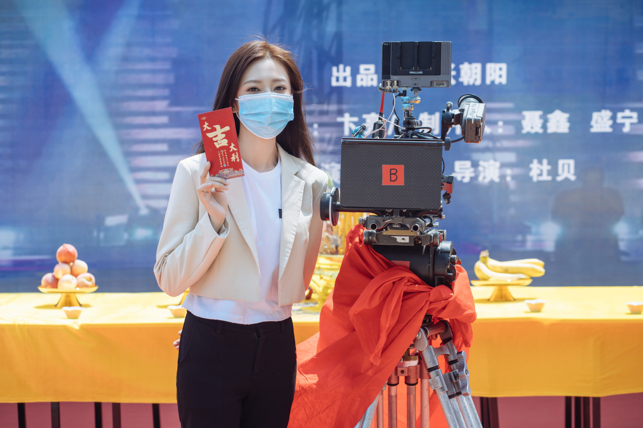 余玥曹佑宁上演公主抱 原班主创二搭《为你逆光而来》开机