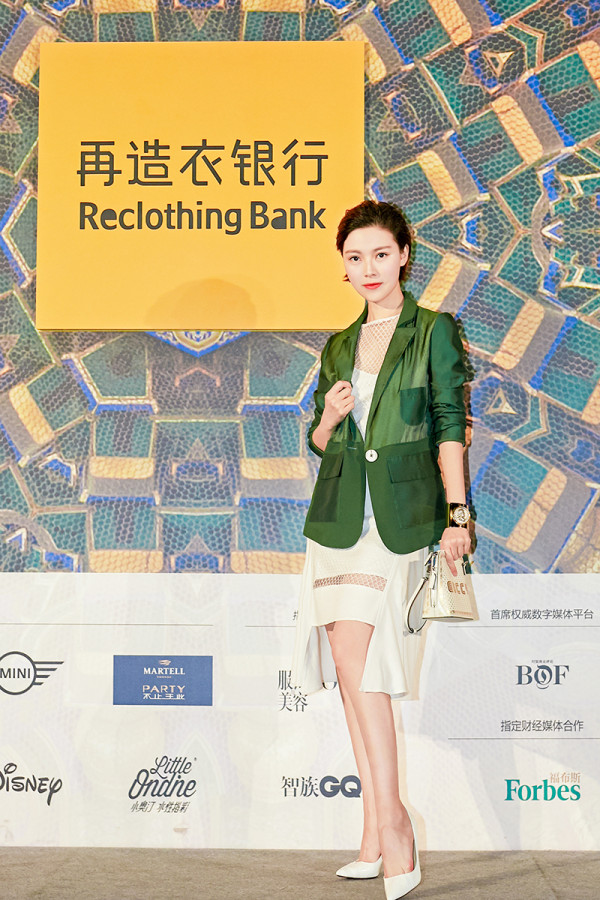 常思思现秀场支持环保再生 短发干练仙气攻