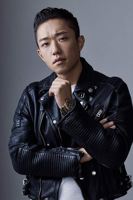 孟阿赛型男写真曝光 硬朗帅气展硬汉形象