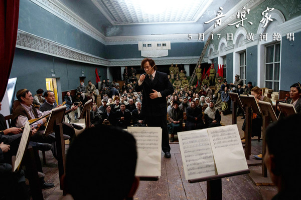 “黄河大合唱”片段燃哭! 铁汉胡军柔情献艺《音乐家》