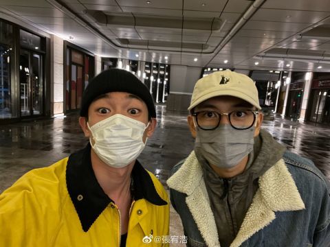 张宥浩晒合影为李现庆生 送祝福言辞恳切获赞“实在”