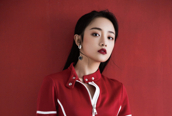 吴佳怡潮流大片 清越可爱跳脱化身时尚ikon