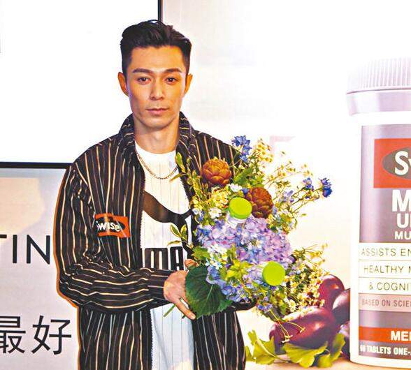 有点心疼!周柏豪520插花送粉丝 却只陪太太过生日不过任何节日