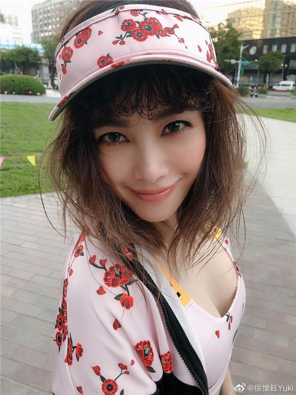 41岁徐怀钰晒运动照 小露事业线力证未发胖