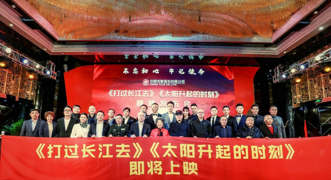马子洛黑色西装亮相《太阳升起的时刻》发布会 演绎年轻一代热血青春
