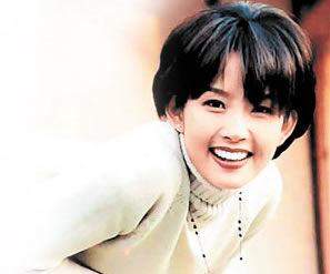 韩星崔真实自杀离世10周年 一对子女含泪悼念