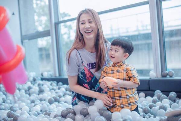 李茂弦子儿子庆生宴现场曝光 一家三口同框幸福温馨