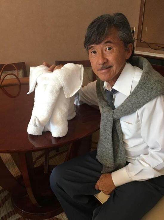 叶倩文晒林子祥可爱照片 一改高冷酷帅形象